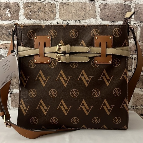 Adrienne‎ Vittadini Satchel w/Buckle Detail - Picture 12 of 13